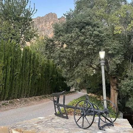 Cortijo El Chorreadero En Parque Natural Sierra De Cazorla *